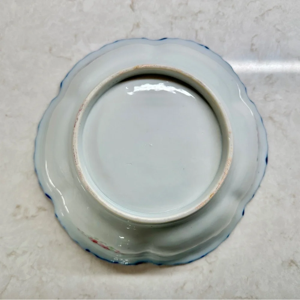EXQUISITE, ANTIQUE, FINE PORCELAIN SERVING BOWL. COLORFUL HAND-PAINTED ROSES